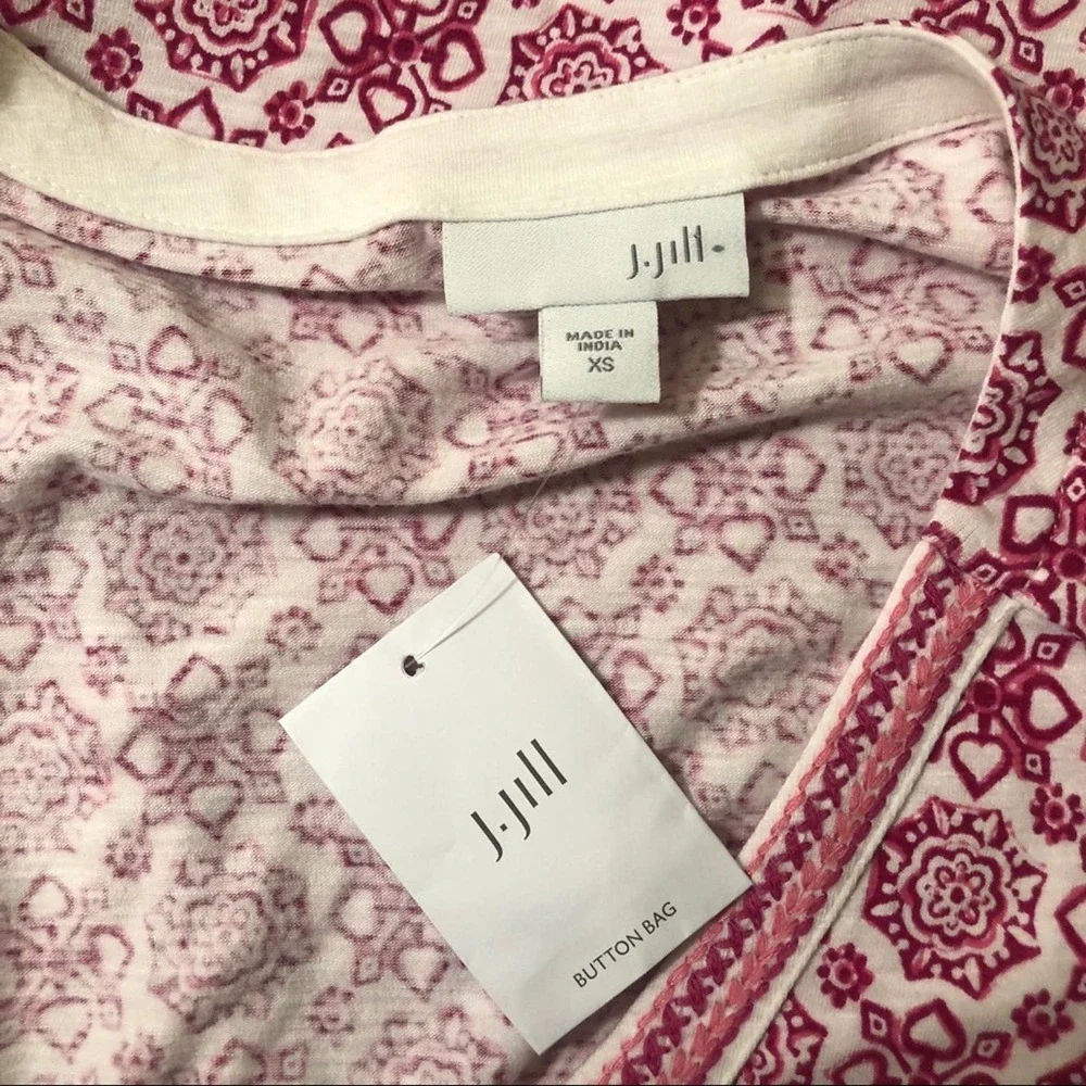 J Jill pink medallion V-neck tank top button down